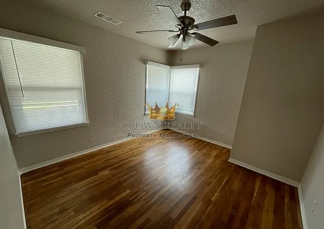 950 Windsor Dr — Photo 9