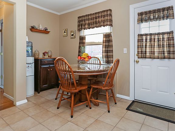 5th image of 244 New Hyde Park Rd