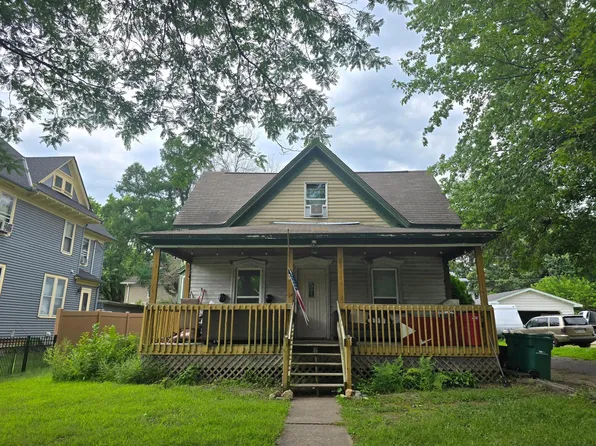 121 S 4th St, River Falls, WI 54022