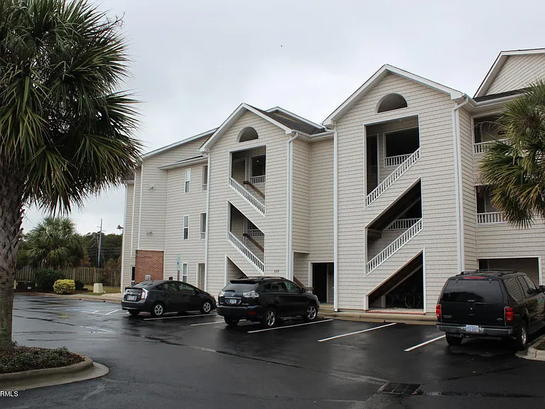 633 Spencer Farlow Dr #20 — Photo 1