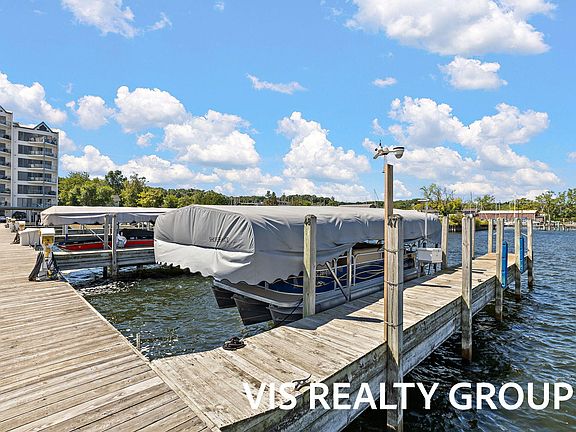3rd image of 2964 Lakeshore Dr Unit W402
