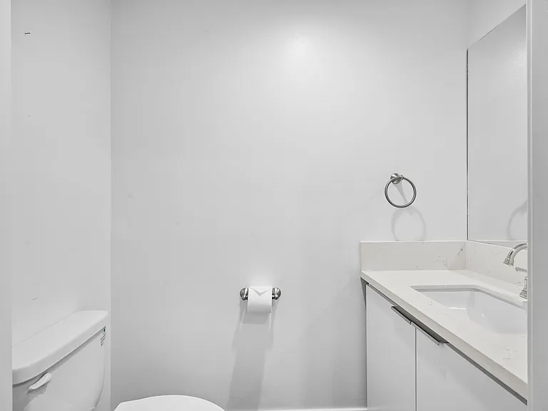 1029 Lord St — Photo 5