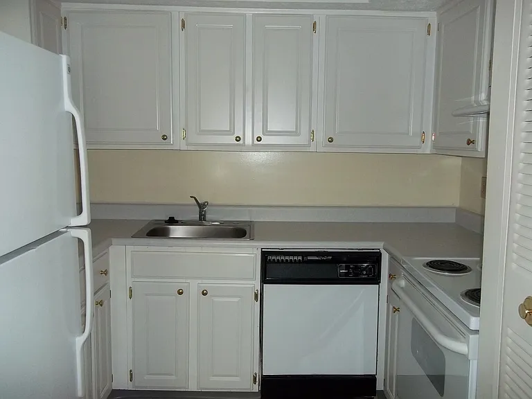 Windsor Gardens Apartments — Photo 41