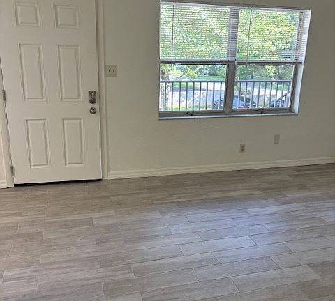 4th image of 159 NE Monroe Cir N #15