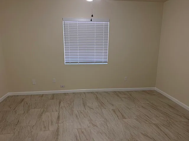 1120 S Hazelton Ln — Photo 15