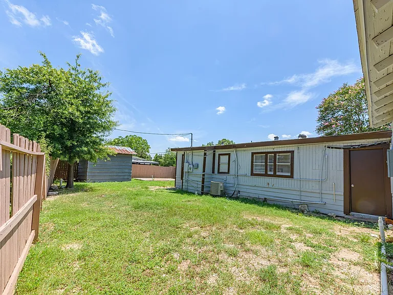 1012 W Hart Ave — Photo 16
