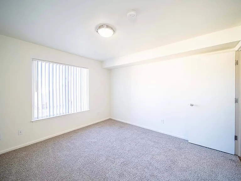 Adelaide Apartments — Photo 19