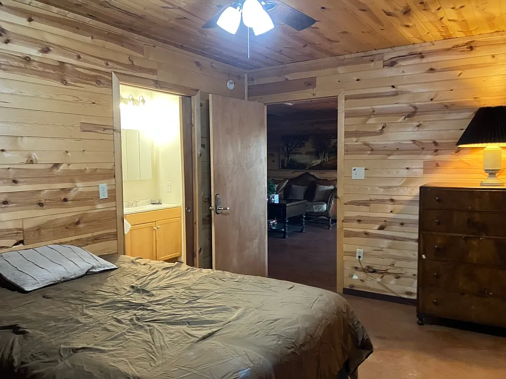 1 bed, 225 sqft, $755 — Photo 2