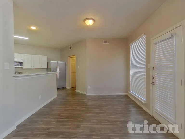 1233 Clear Creek Dr — Photo 4