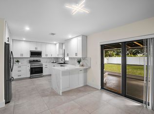 9490 Richmond Cir, Boca Raton, FL 33434