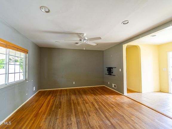 3rd image of 7435 Corbin Ave