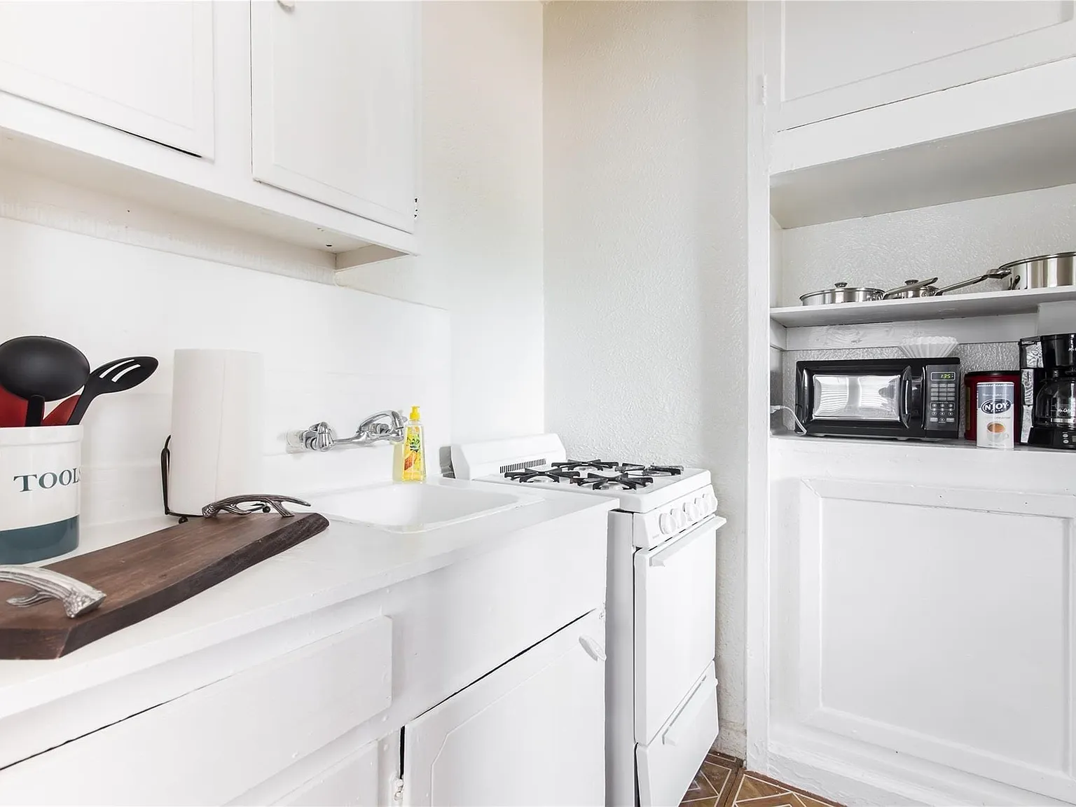1 bed, 1.0 bath, 350 sqft, $895 — Photo 4