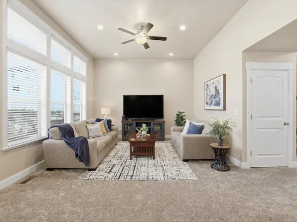 522 N 800 E, Hyde Park, UT 84318