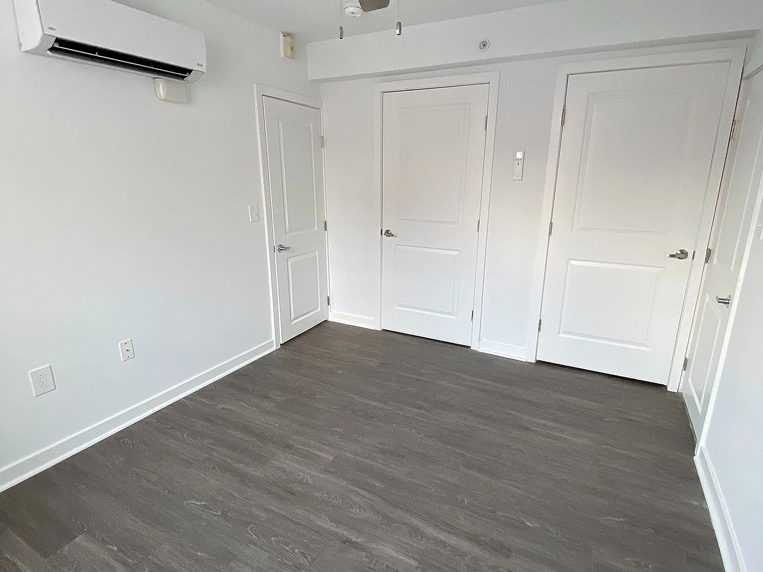Astor Apartments — Photo 2