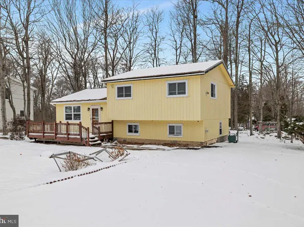 9579 Millwood Dr, Tobyhanna, PA 18466