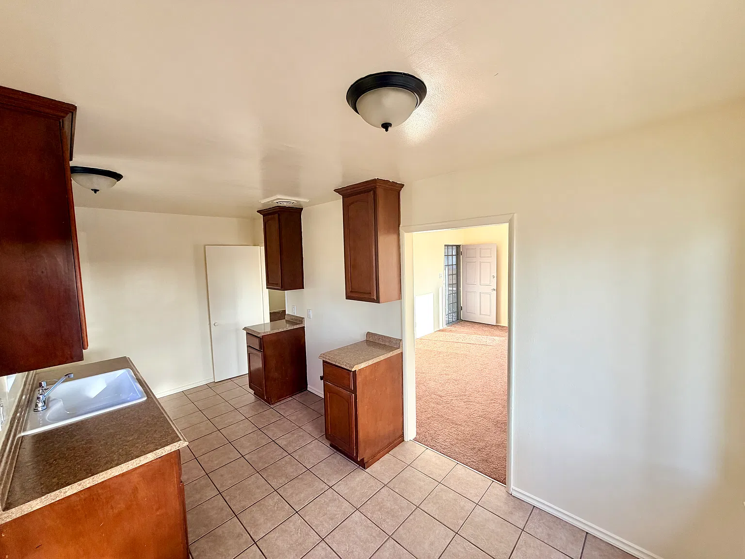 2 bed, 1000 sqft, $2,400 — Photo 3