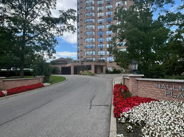 58 Church St E #1002, Brampton, ON L6V 4A8