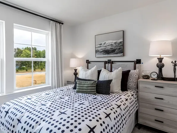 64 Balsam Ct, Bunker Hill, WV 25413