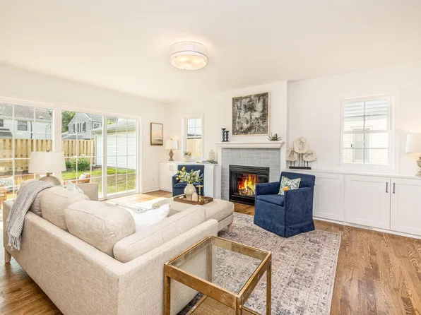 6117 North Shoreland AVENUE, Whitefish Bay, WI 53217