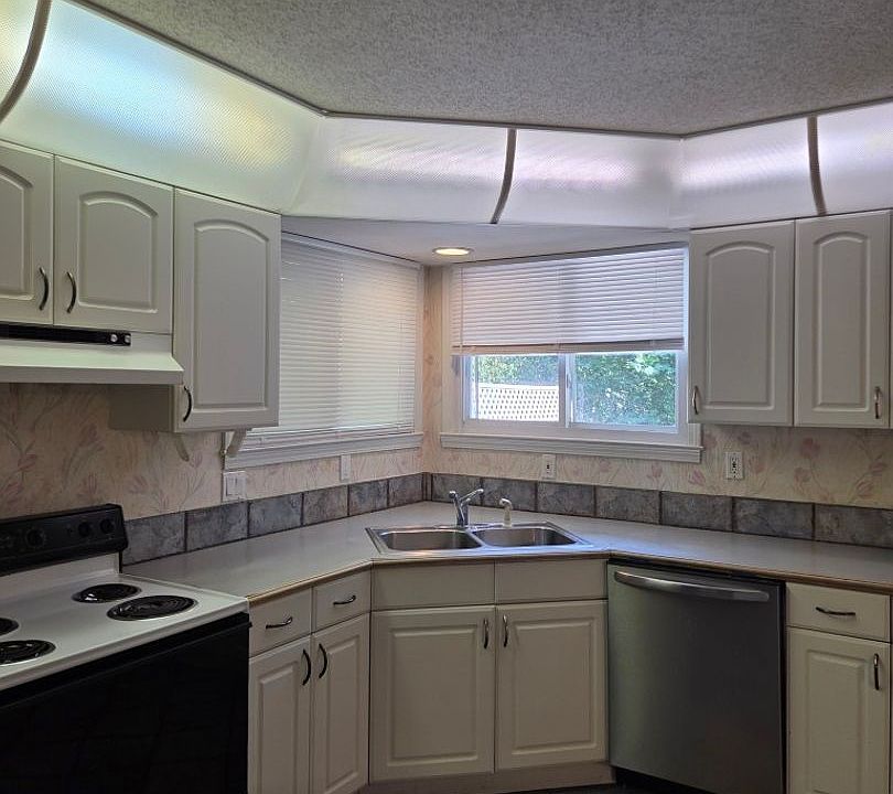 1st image of 86 Landeau Cir