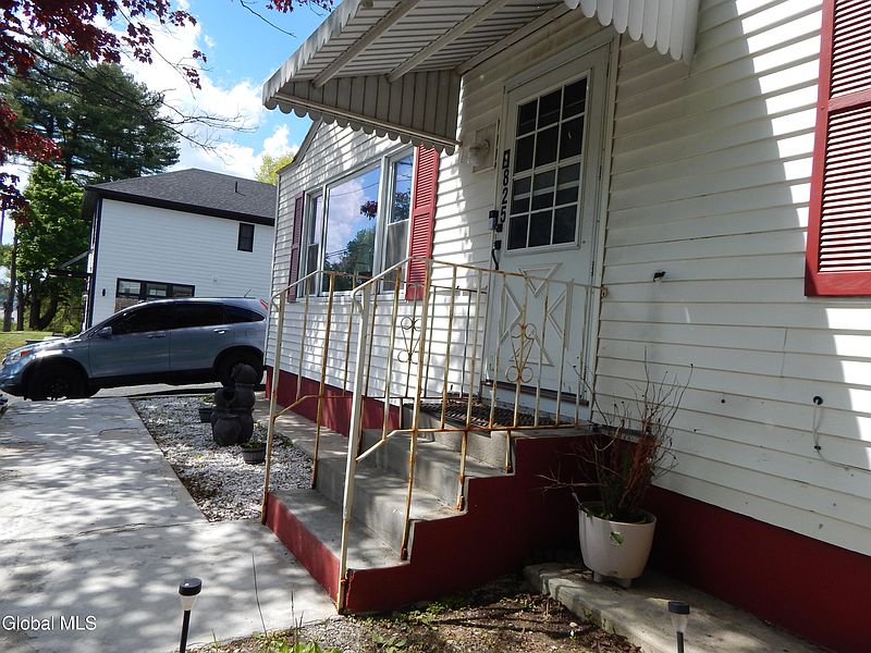 5th image of 825 Troy-Schenectady Road