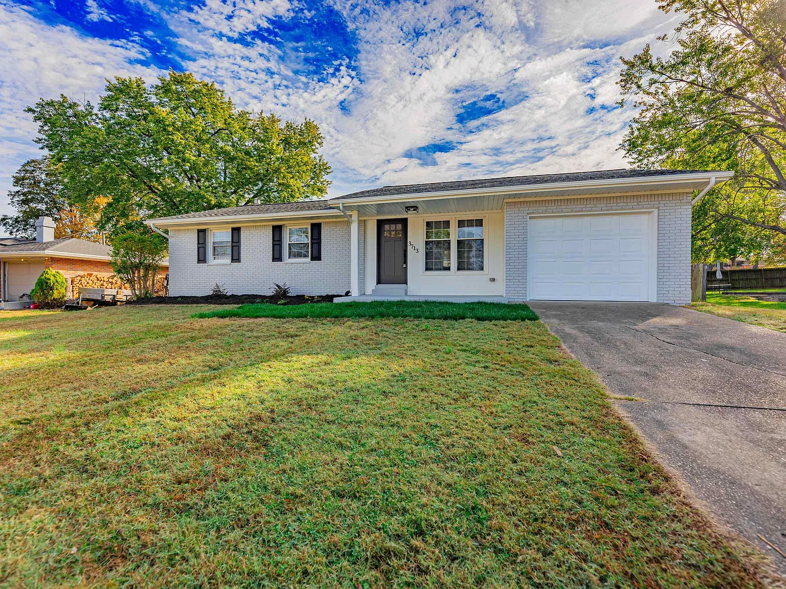 3 bed, 4.0 bath, 1287 sqft, $2,095 — Photo 2