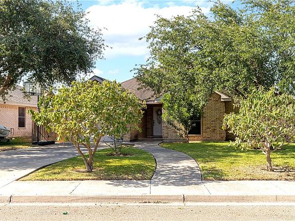 5th image of 2107 E Flora Ave