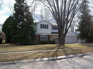 11526 Joslyn Dr, Sterling Heights, MI 48312