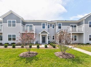 305 Kingsport Dr, South Elgin, IL 60177