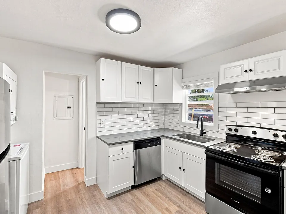 6209 NE Going St