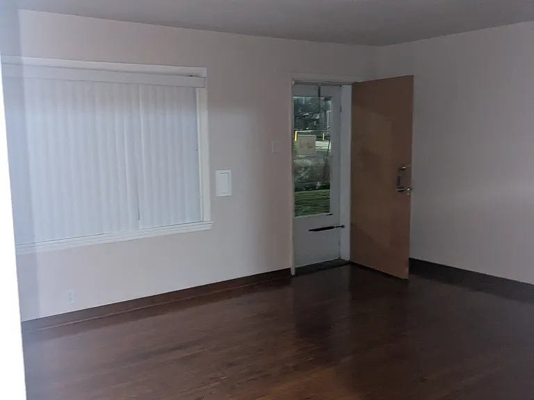 6506 Lillian Ave — Photo 5