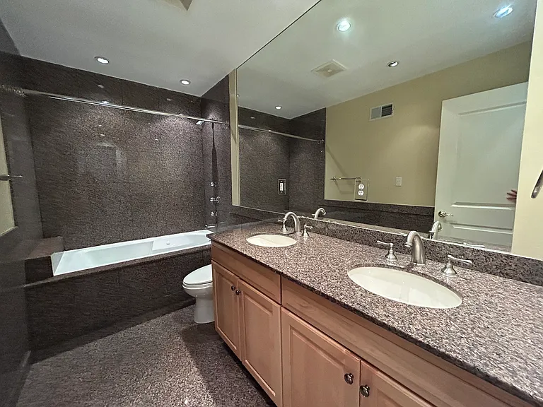 Second Floor #2 Bathroom
Jacuzzi Jet Bathtub - 2 sink granite vanity w/ large mirror