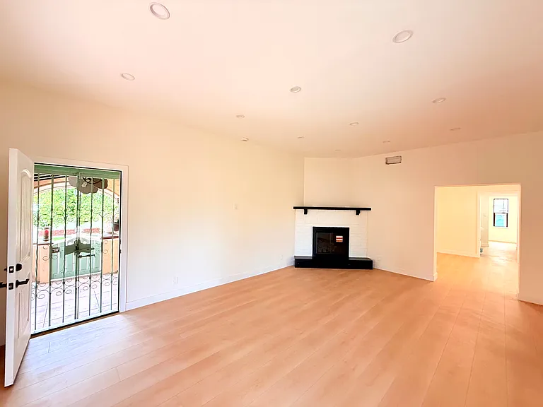 6132 Whitsett Ave #6132 — Photo 5