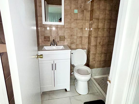 4th image of 316 Saint Pauls Ave Floor 1