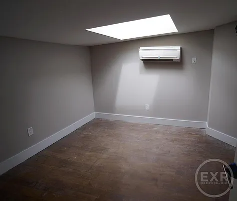 Rented by EXR | media 52