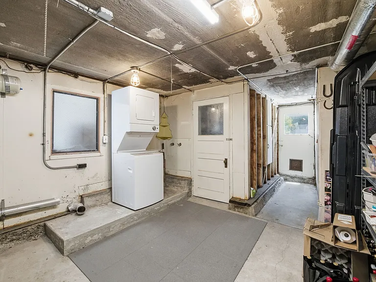 1141 Bay St — Photo 27