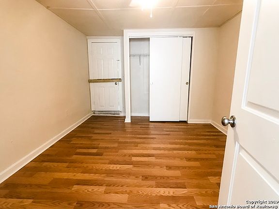 4th image of 115 N Las Moras St