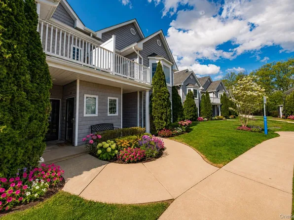 105 Okeefe Court, Oakdale, NY 11769
