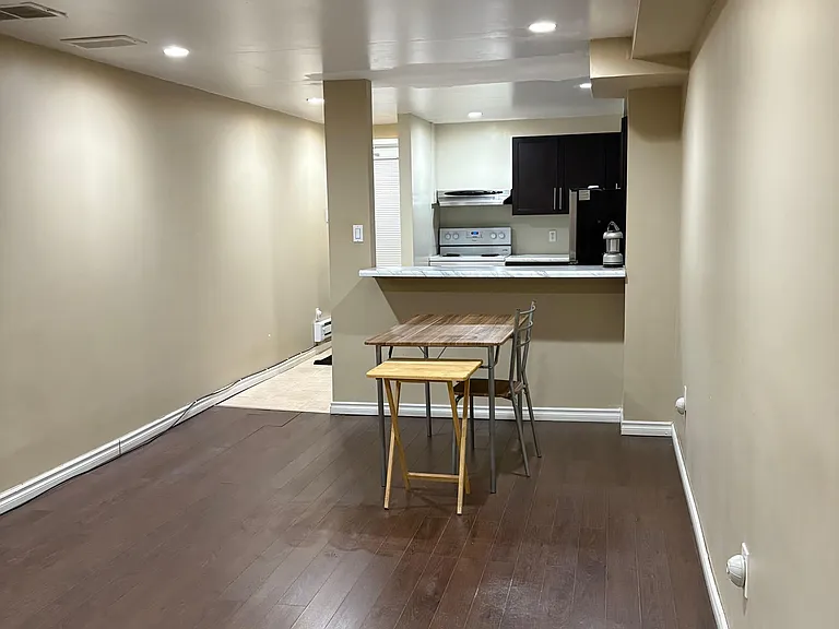1839 Davenport Rd #BASEMENT — Photo 2