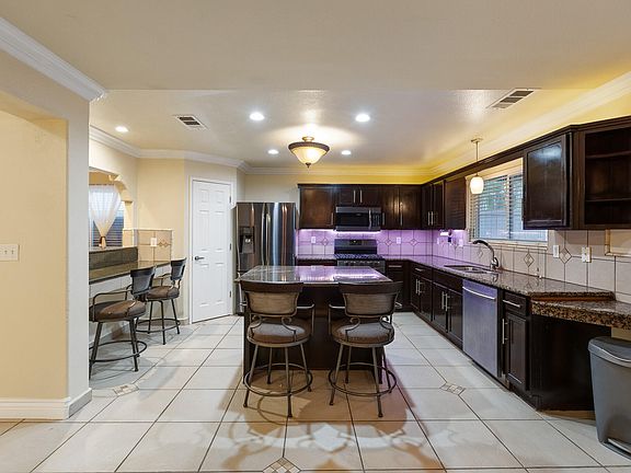 2nd image of 3124 N Mendonca