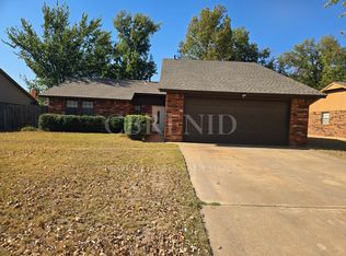 1914 Hunters Hill Dr, Enid, OK 73703