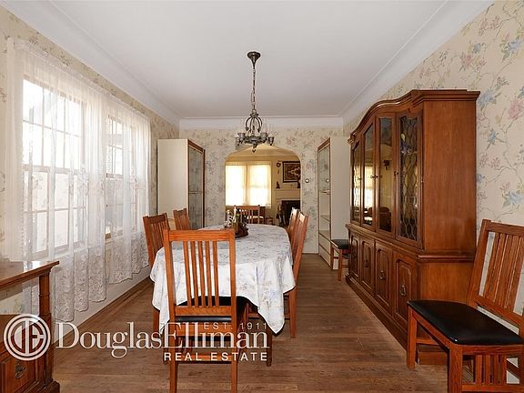 5th image of 291 Lindbergh St