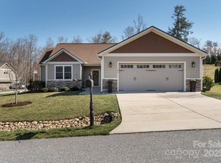 754 Blacksmith Run Dr, Hendersonville, NC 28792