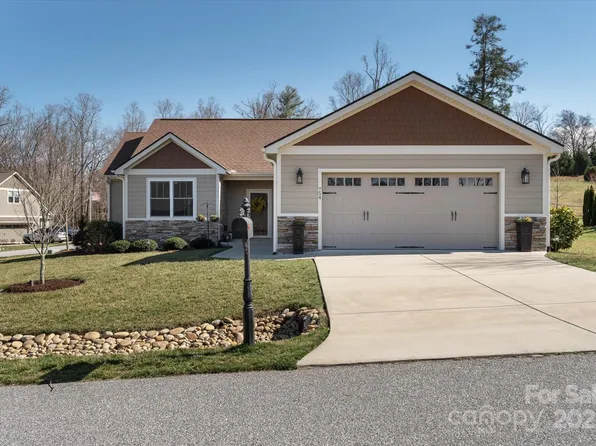 754 Blacksmith Run Dr, Hendersonville, NC 28792