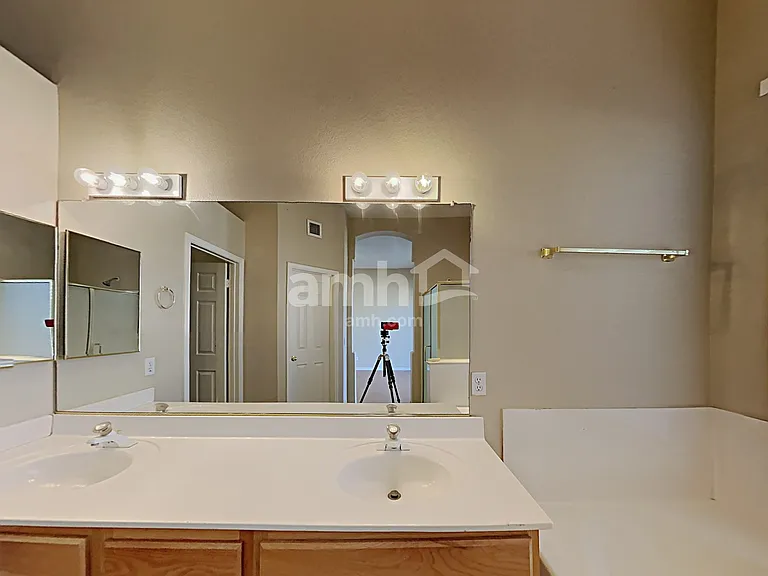15810 W Durango St — Photo 10