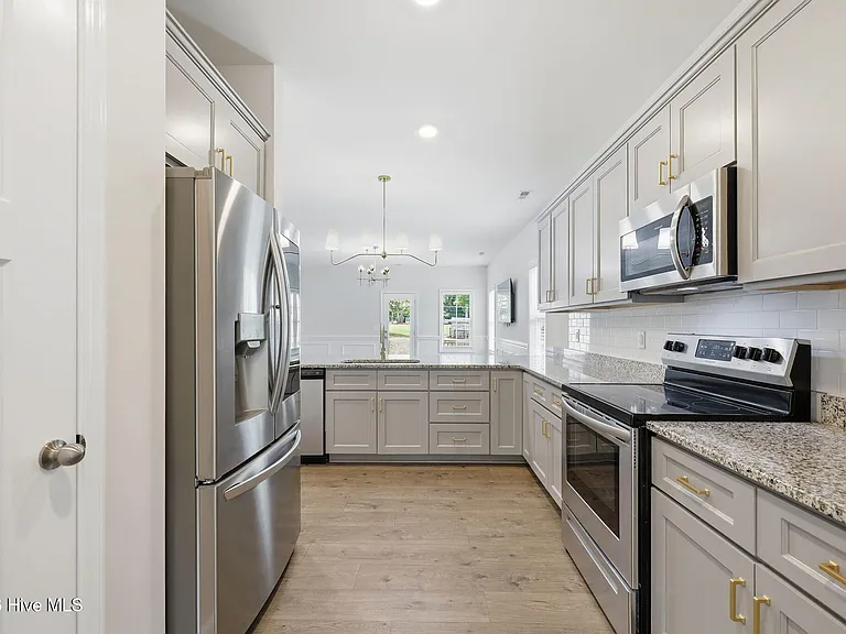 105 Village Dr — Photo 17
