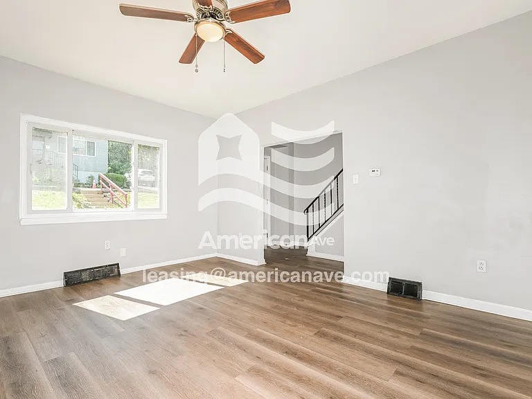 1017341_003_living_room_13795168.jpg
