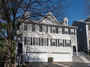 16 Bobolink Ct, Wayne, NJ 07470