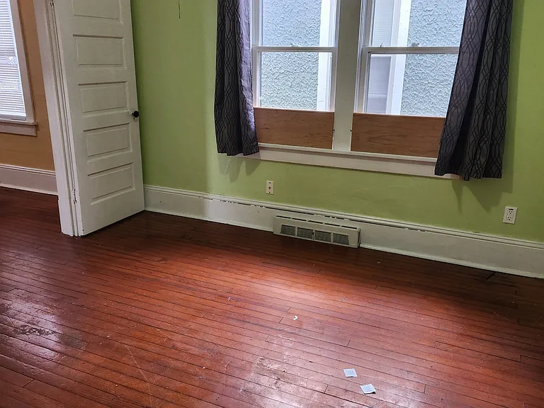 626 W Piedmont St — Photo 4