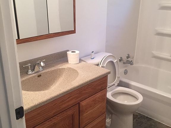 2nd image of 212 E Oak Cliff Ct